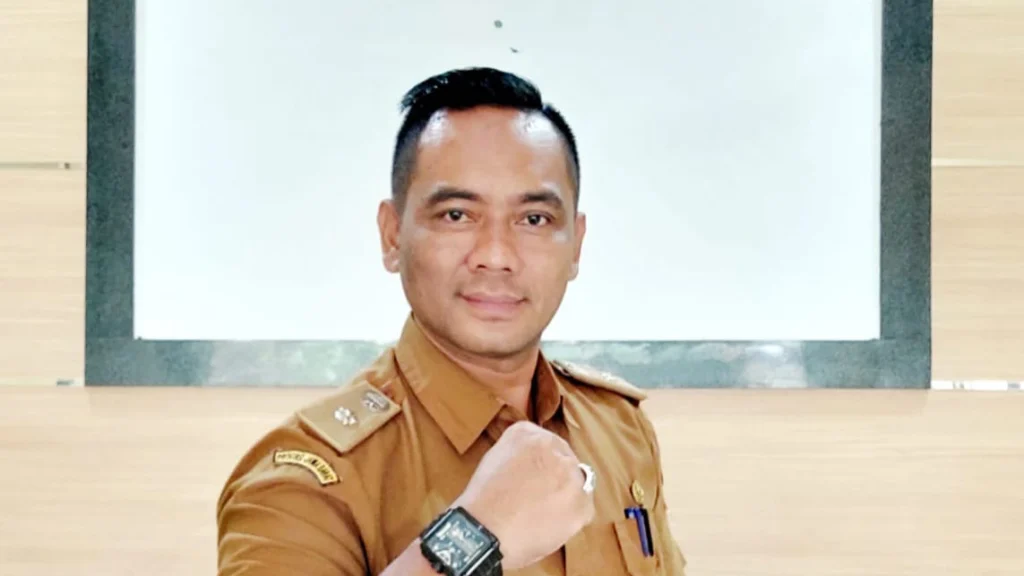 OPTIMIS: Kepala Desa Trunamanggala, Hendrik Herdiana seusai memberikan keterangan kepada Sumeks terkait pemilihan pengisian 9 anggota BPD di desanya, baru-baru ini.