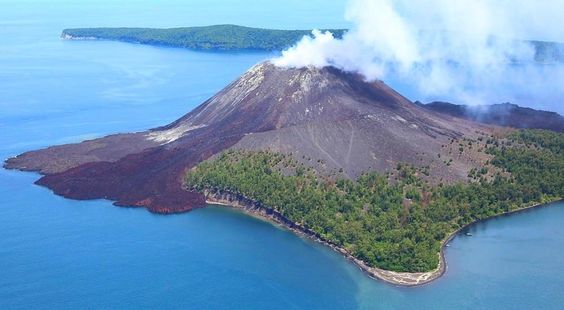 Anak gunung krakatau kembali erupsi