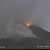 Gunung Merapi Memuntahkan Awan Panas dan Hujan Abu Vulkanik