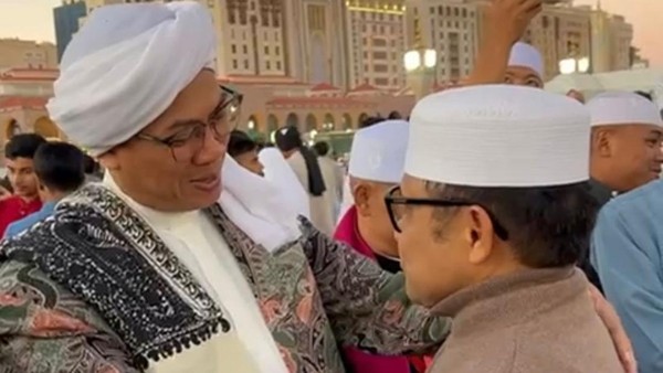 Didoakan Amanah, Cak Imin Bertemu Abuya Muhyiddin Sumedang di Nabawi