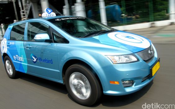 Bluebird Akan Meremajakan Armada Mobil Listrik Bekas