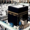 Ka'bah Ditutup Sejak Sabtu Lalu, Jemaah Tak Bisa Menyentuhnya. Ada Apa?