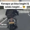 Skandal Anggota Polisi Motor Plat Dinas Melanggar Aturan di Jalan Layang Casablanca!