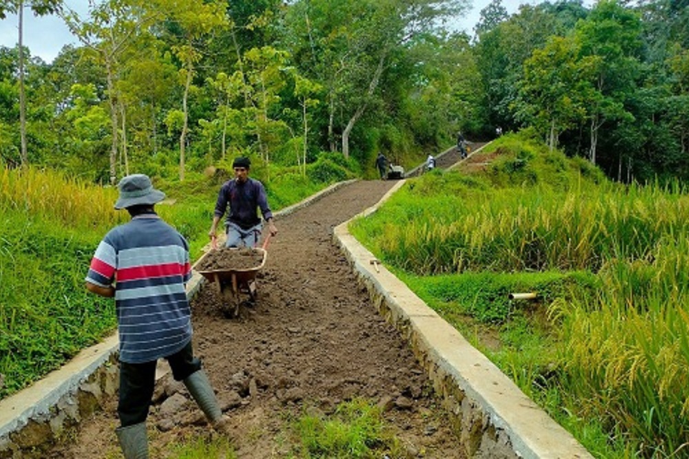 Pemkab Alokasikan Dana 4 M Untuk Pembangunan Jalan Usaha Tani di Sumedang