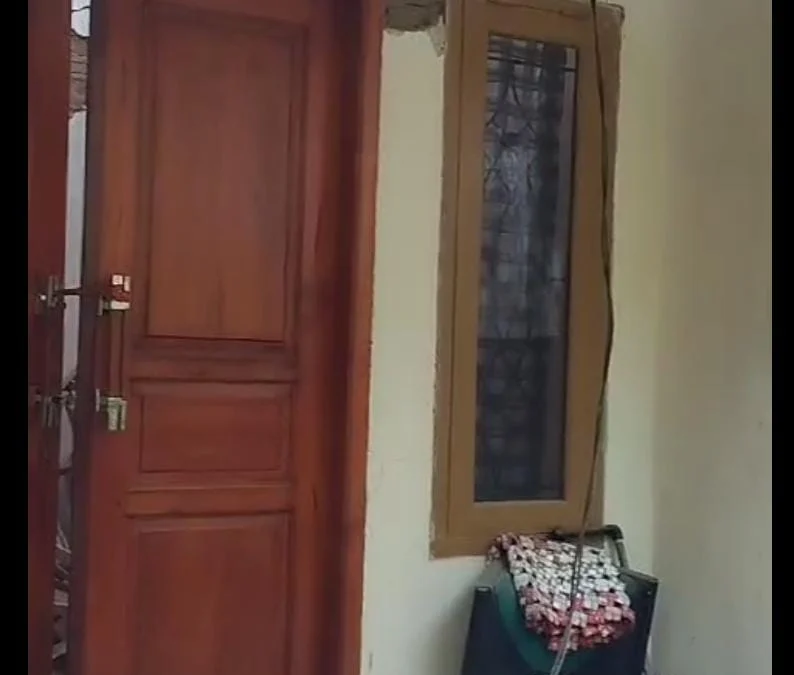 Akibat Gempa Rumah Rusak Parah