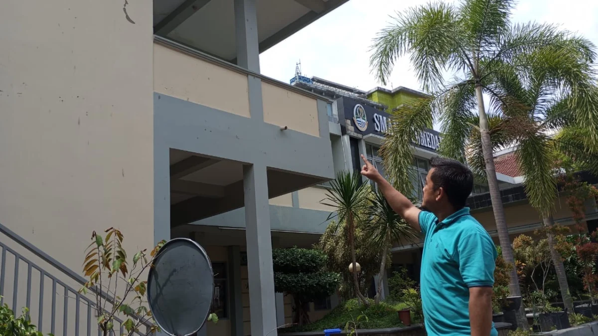 Ruangan Kelas Banyak Retak, Pihak Sekolah Tak Mau Gegabah Ruangan Kelas Banyak Retak, Pihak Sekolah Tak Mau Gegabah