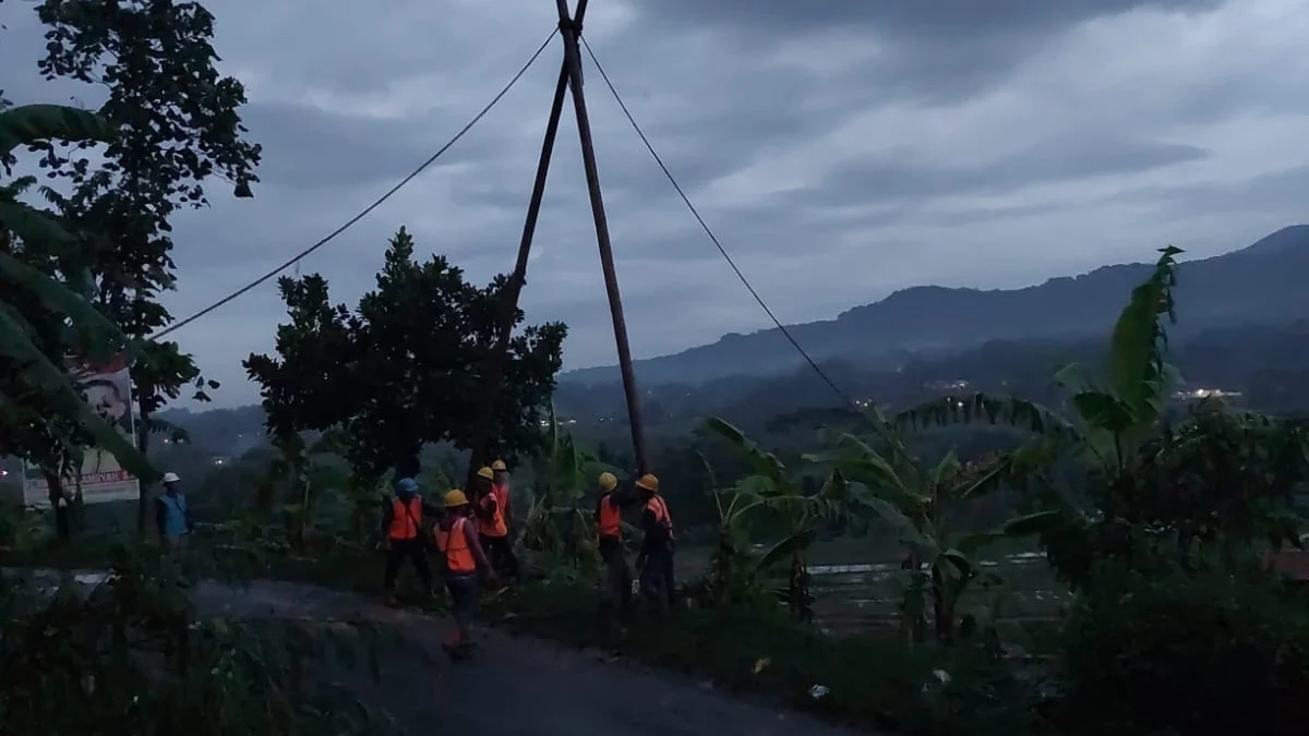 PLN Sumedang Gerak Cepat Lakukan pemulihan kelistrikan Pasca Gempa dengan Magnitudo in 4.1 di Sumedang
