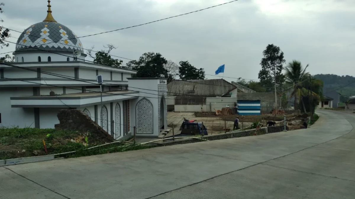 Madrasah Gusuran Tol Terbengkalai