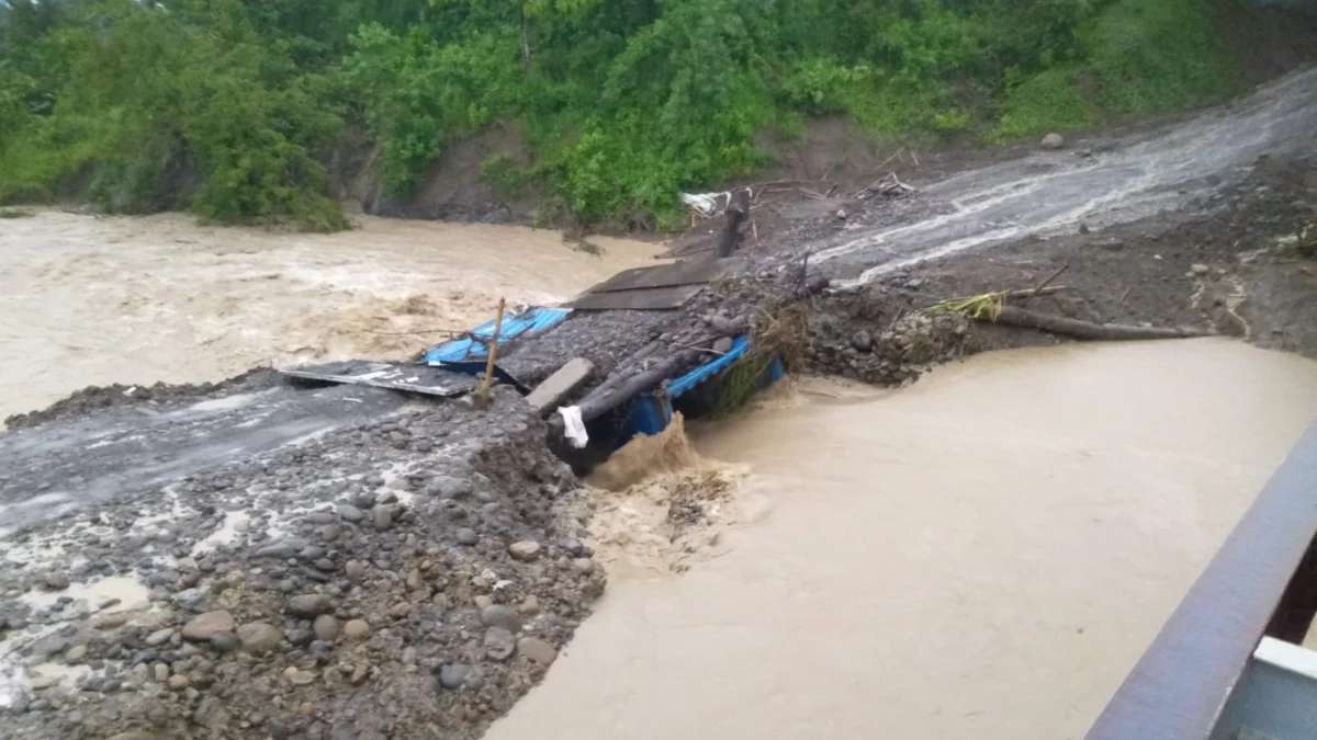 Jembatan Rusak Ancam Keselamatan