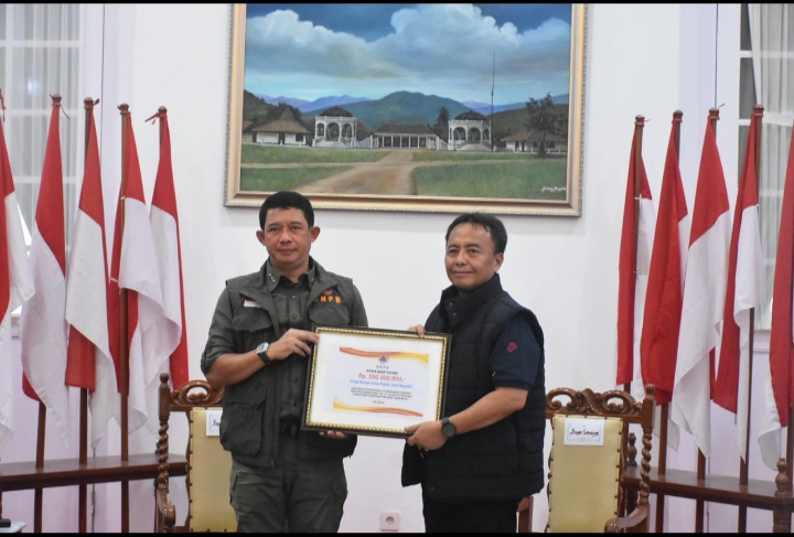 Pj Bupati Sumedang Tetapkan Tanggap Darurat Pasca Bencana Gempa Pj Bupati Sumedang Tetapkan Tanggap Darurat Pasca Bencana Gempa
