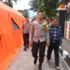 Kapolda Jabar Meninjau dan Ngobrol Santai Dengan Pasien di Tenda Halaman RSUD Sumedang