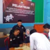 Ketua PPS Rancamulya Wawan Hudaya saat monitoring verifikasi data anggota KPPS yang dilantik.