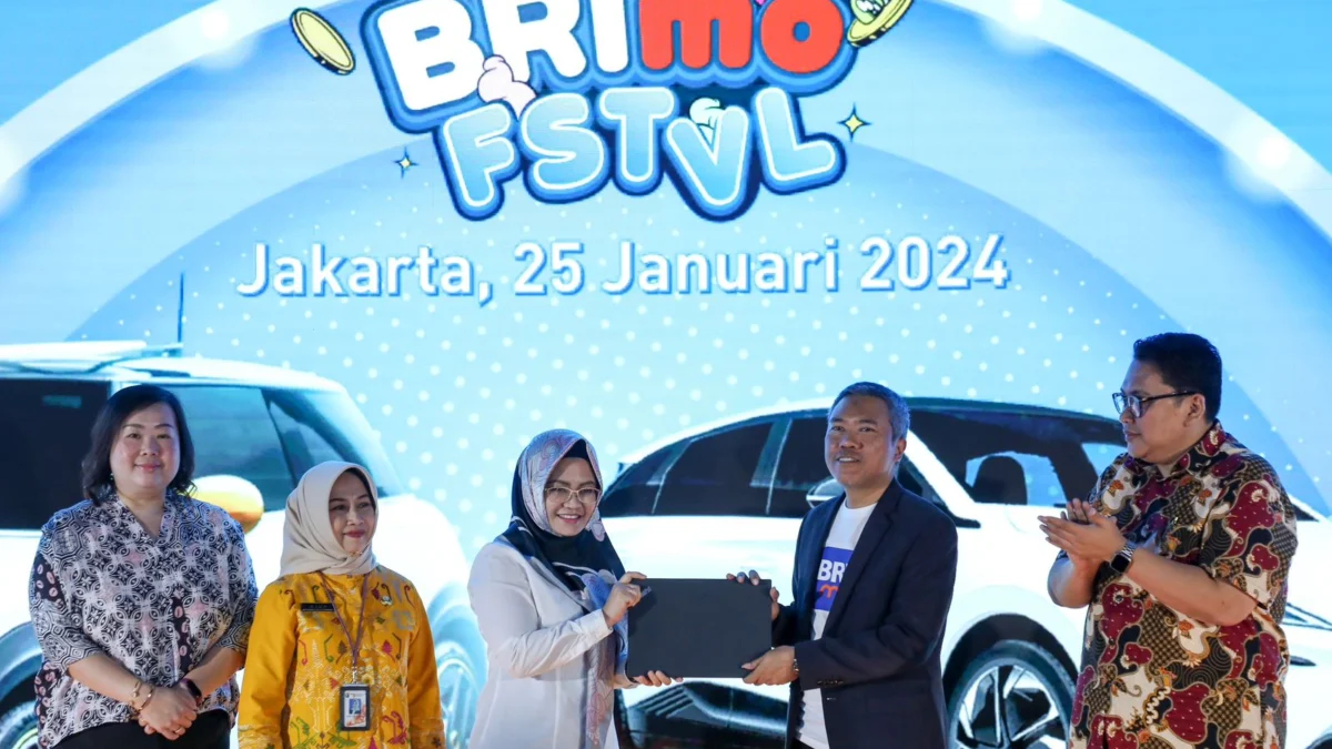 Transaksi Pakai BRImo, 15 Nasabah Ini Menangkan Mobil Listrik Keren!