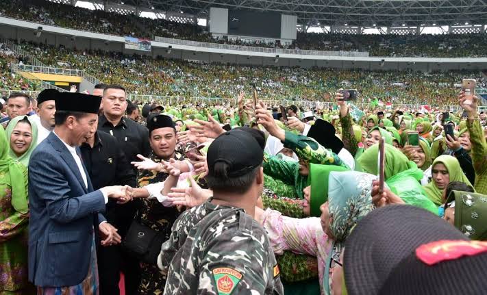 Hadiri Harlah ke-78 NU, Jokowi Bagi-bagi Sepeda