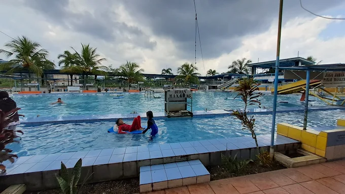 5 Tempat Wisata Kolam Renang Terbaik di Sumedang, Dijamin Seru dan Menyenangkan