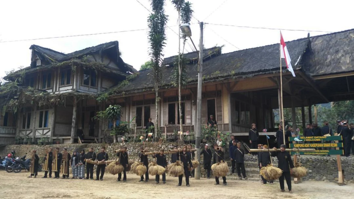 Kampung Adat Kasepuhan Ciptagelar, Kampung Adat  yang Memegang Teguh Tradisi Leluhur