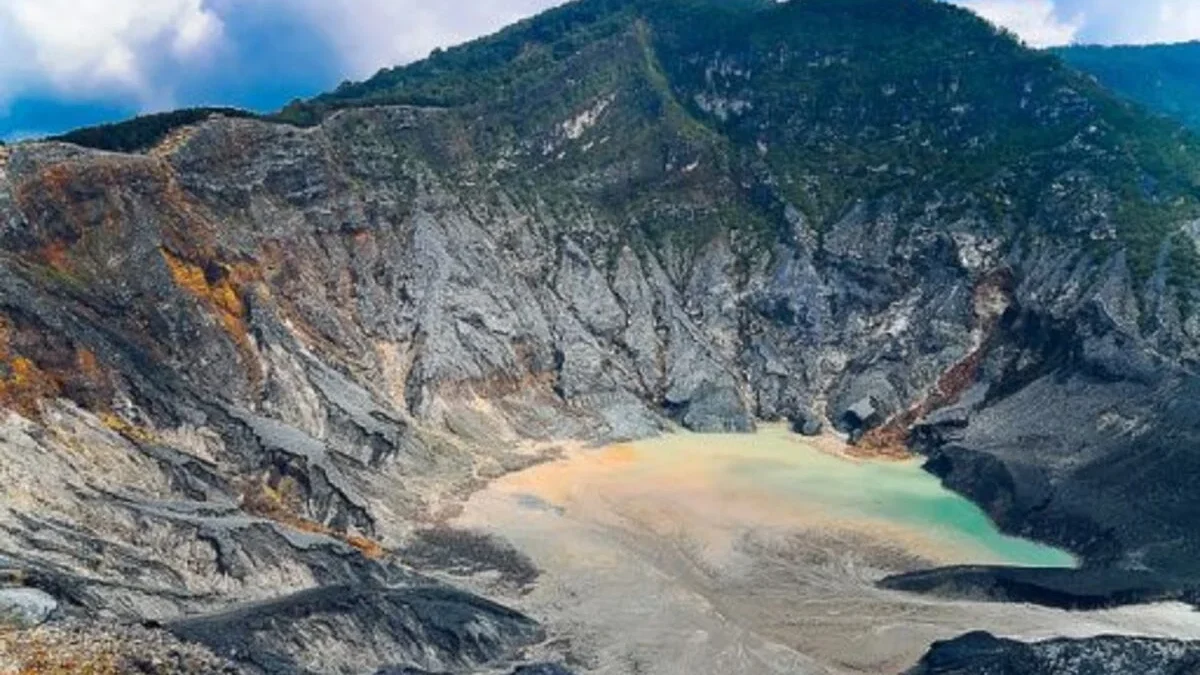 Mengulas Sebuah Kisah Sejarah Gunung Tangkuban Perahu, Ternyata Gunung Tangkuban Perahu Itu Tidak Ada