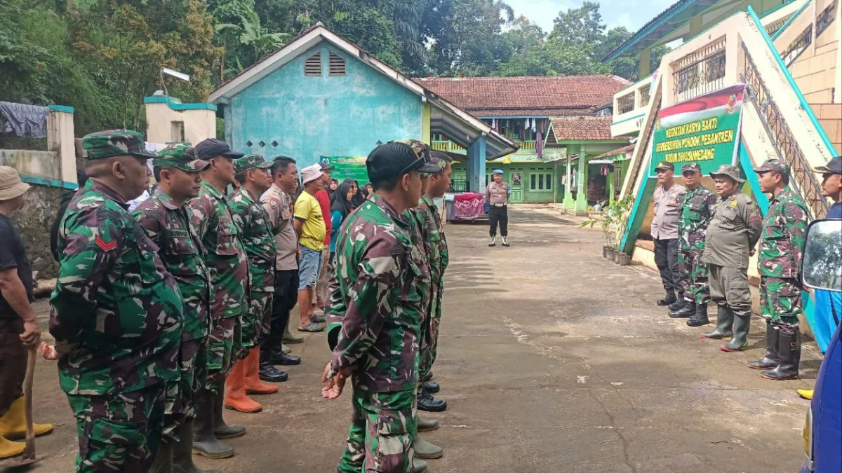 Tentara Bersih-Bersih di Pesantren