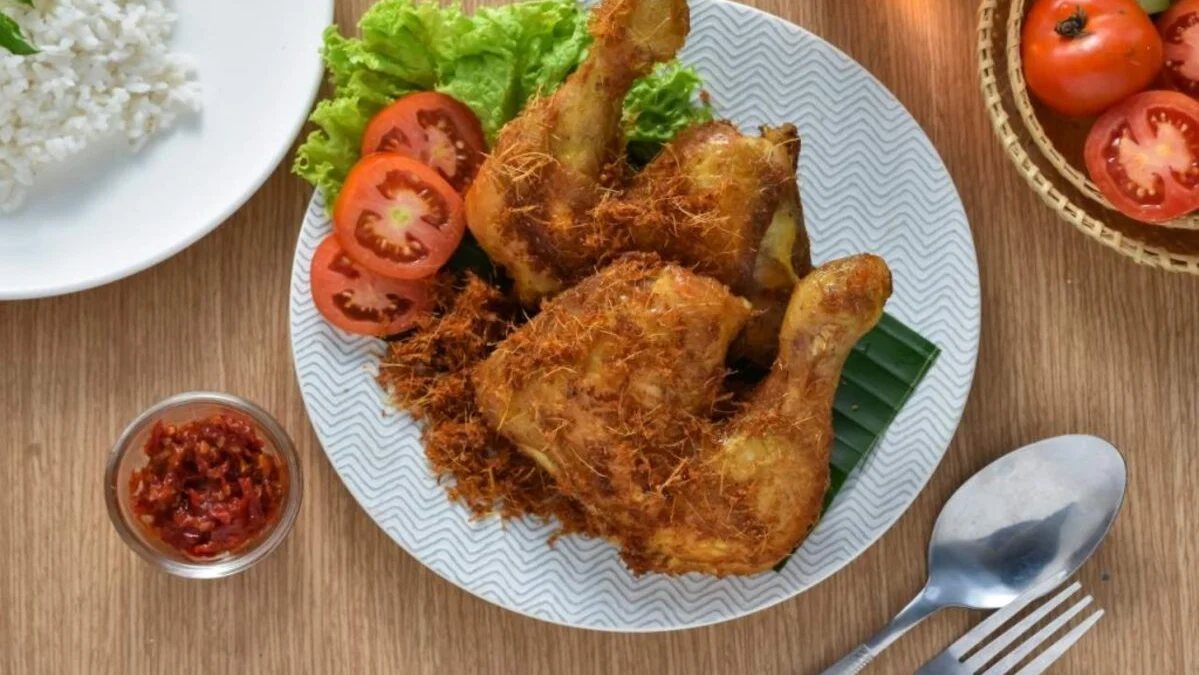 Bisnis Jualan Ayam Goreng Serundeng, Raup Cuan Banyak Tiap Hari, Berikut 5 Tipsnya!