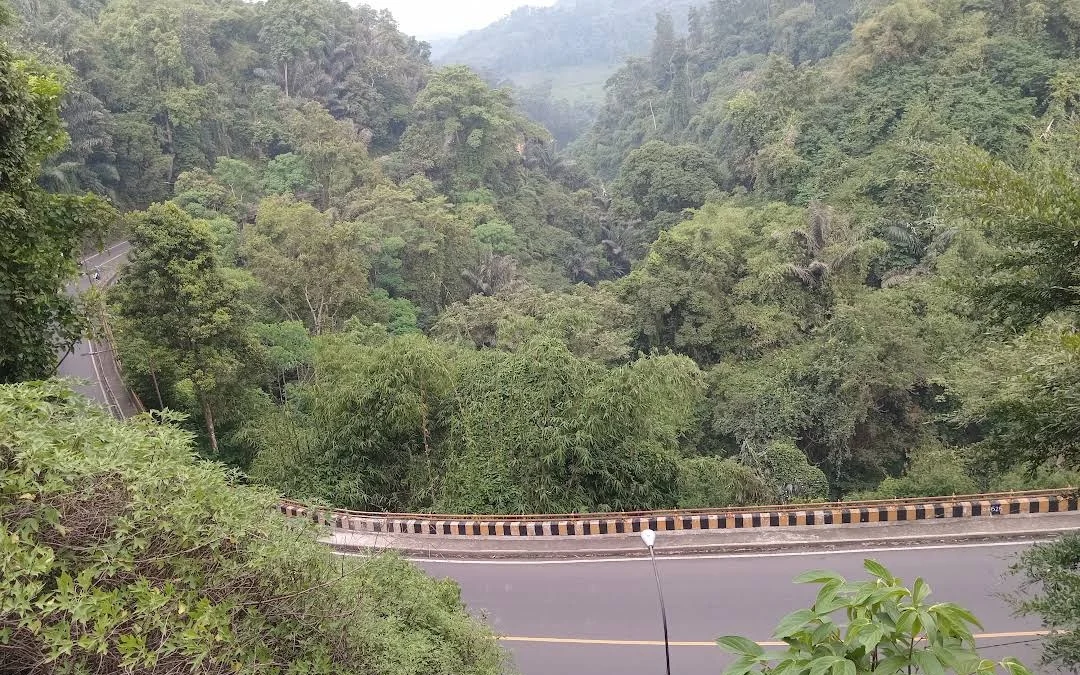 Jalur Cadas Pangeran di Sumedang Misteri di Balik Hening Sebuah Jalan