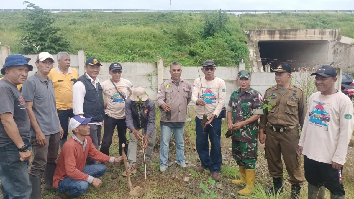 ATEP BIMO ARIO SUTEJO/SUMEKS GERAKAN TANAM: Kepala Cabang Dinas Kehutanan Wilayah IX Agus Sukondi SHut MSi ber