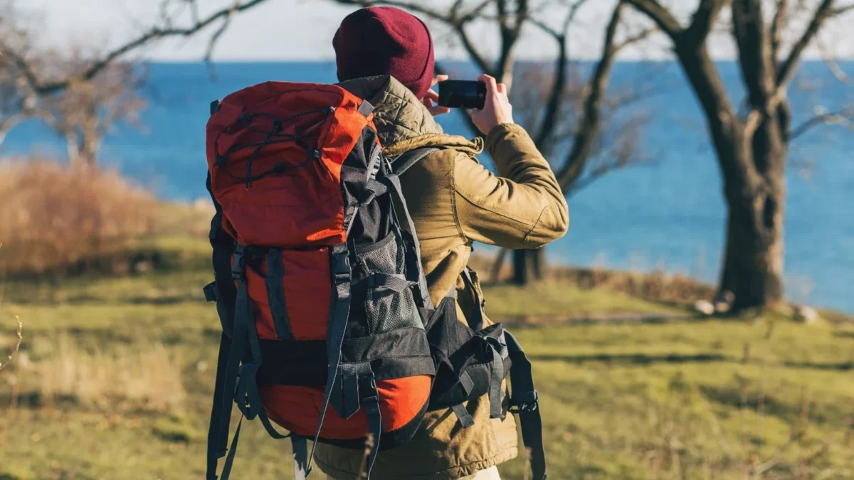 5 Rekomendasi Merk Tas Gunung Terbaik, Dijamin Nyaman dan Berkualitas