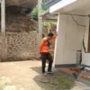 Tanah Bergerak Rumah Warga Retak ** Amblas Sepanjang 100 Meter, Kedalaman Semeter