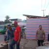 KOMPAK: Bhabinkamtibmas Desa Sukadana Polsek Cimanggung saat bersilaturahmi dengan warga, baru-baru ini.