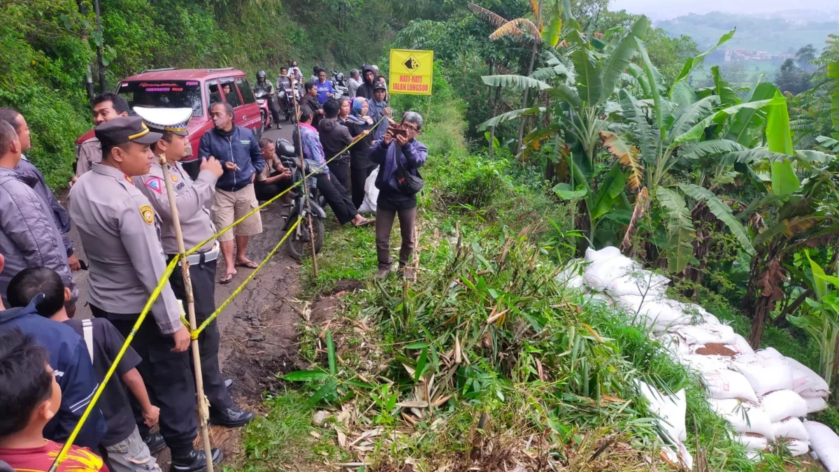 Oleng, Truk Pupuk Terguling