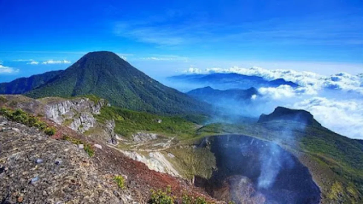 Gunung Gede, Foto : Google Maps oleh Suradi & Mufti