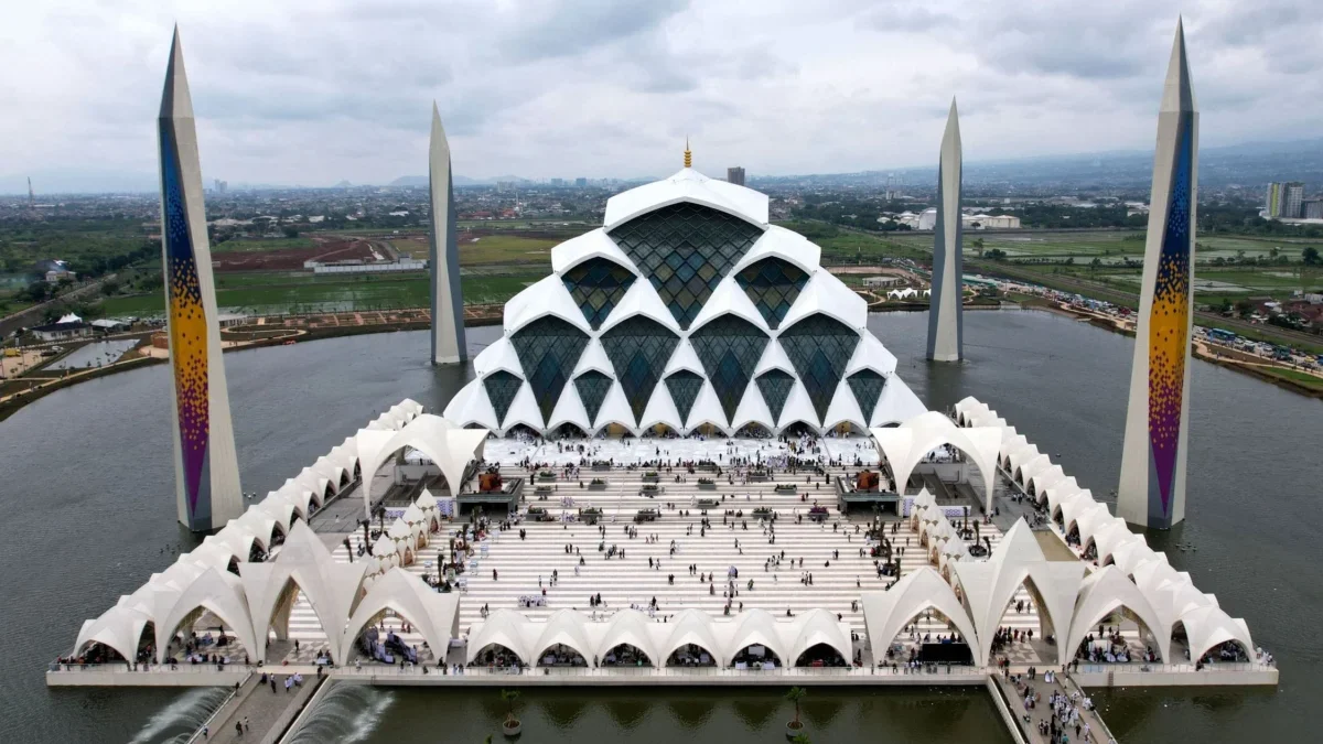 Semarakkan Bulan Suci, Digelar ”Amaliah Ramadhan” di Masjid Raya Al Jabbar