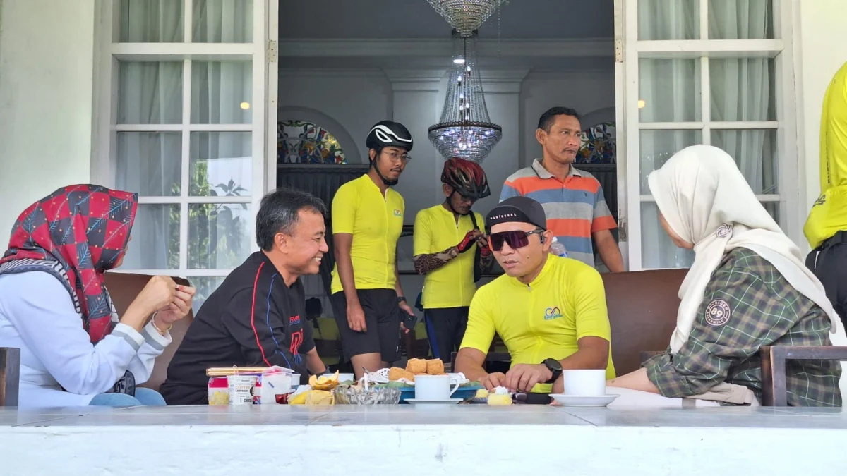 DISKUSI: Pj Bupati Sumedang, Herman Suryatman pada acara pertemuan dengan Sekjen Kementerian ESDM, Dadan Kusdi