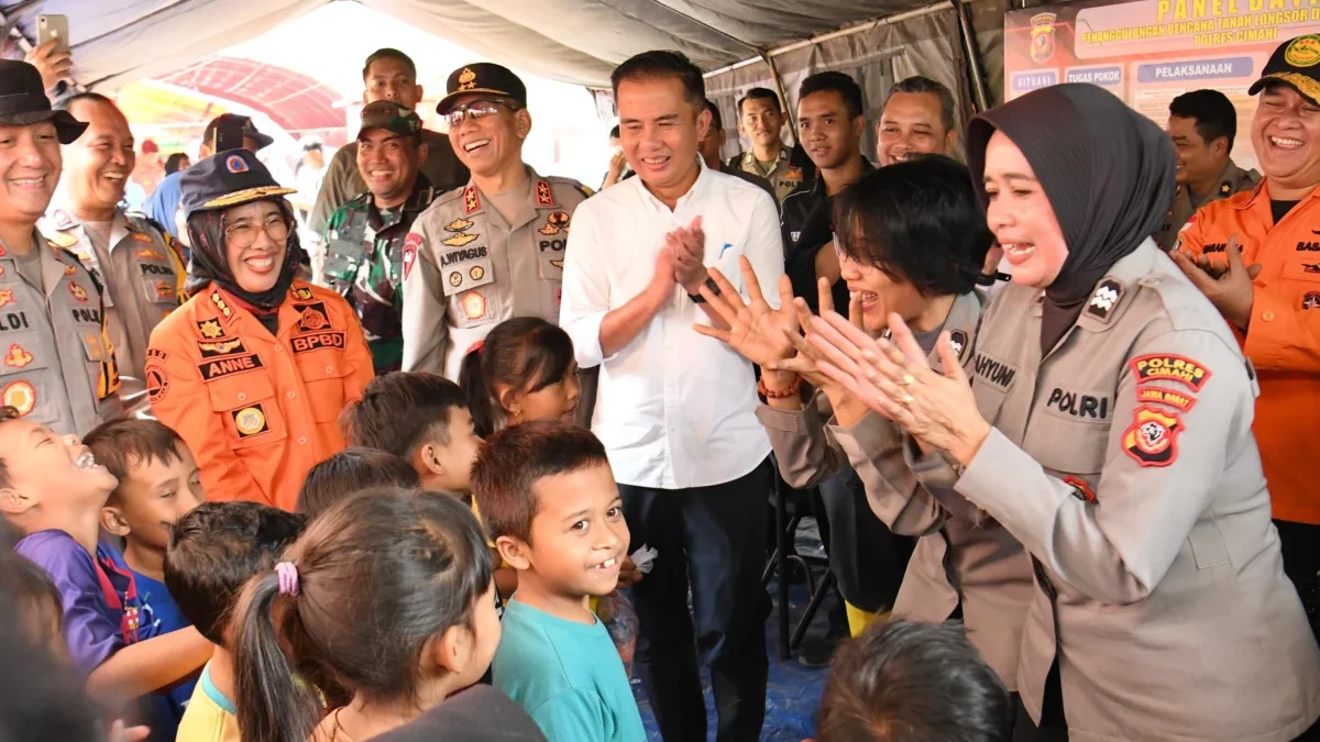 Bey Machmudin Tinjau Lokasi Banjir Bandang dan Longsor di Cipongkor