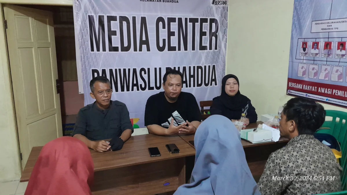 KONDUSIF: Koordinator Hukum Pencegahan dan Partisipasi Masyarakat dan Hubungan Masyarakat Panwaslu Buahdua Ade