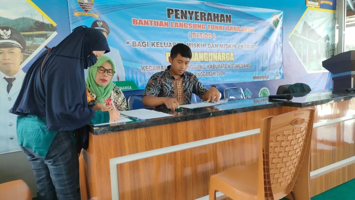 Penyaluran Bantuan Langsung Tunai Dana Desa (BLT DD) di Desa Mangunarga, Kecamatan Cimanggung, Sumedang mendap