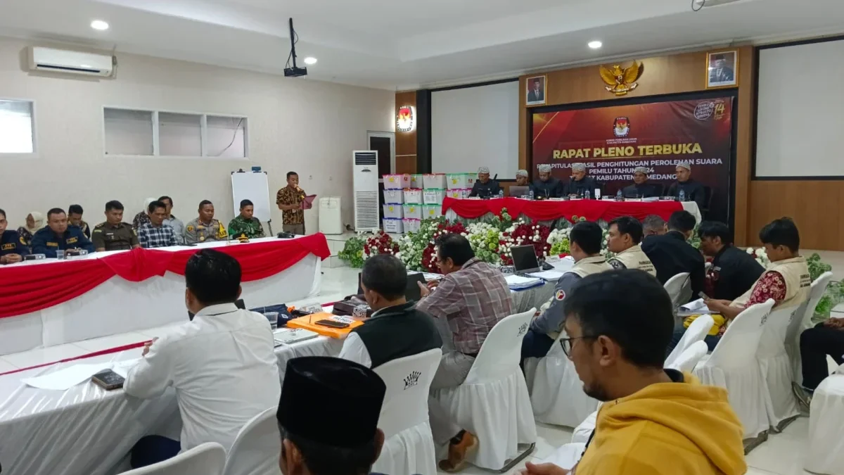 Rapat Pleno Terbuka Rekapitulasi Hasil Penghitungan Perolehan Suara Pemilu Tahun 2024, di Aula Kantor KPU Sume