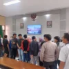 MINTA MAAF: Belasan Remaja Pelaku Aksi Perang Sarung di Paseh Sumedang meminta maaf kepada para orang tua masi