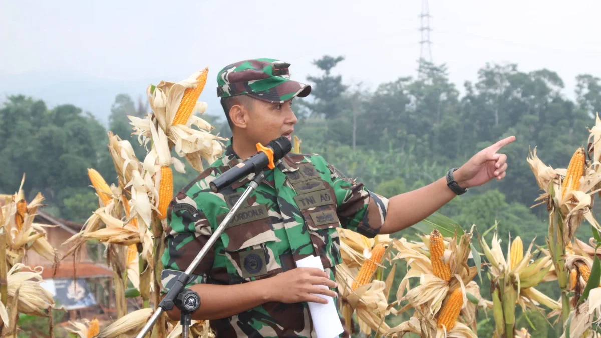 KOMODITAS PENTING: Dandim 0610 Sumedang, Letkol Kav Christian Gordon Rambu (Han) saat menyampaikan sambutan,