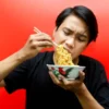 Bahaya Makan Mie Instan Setiap Hari, Ngeri Bisa Gini