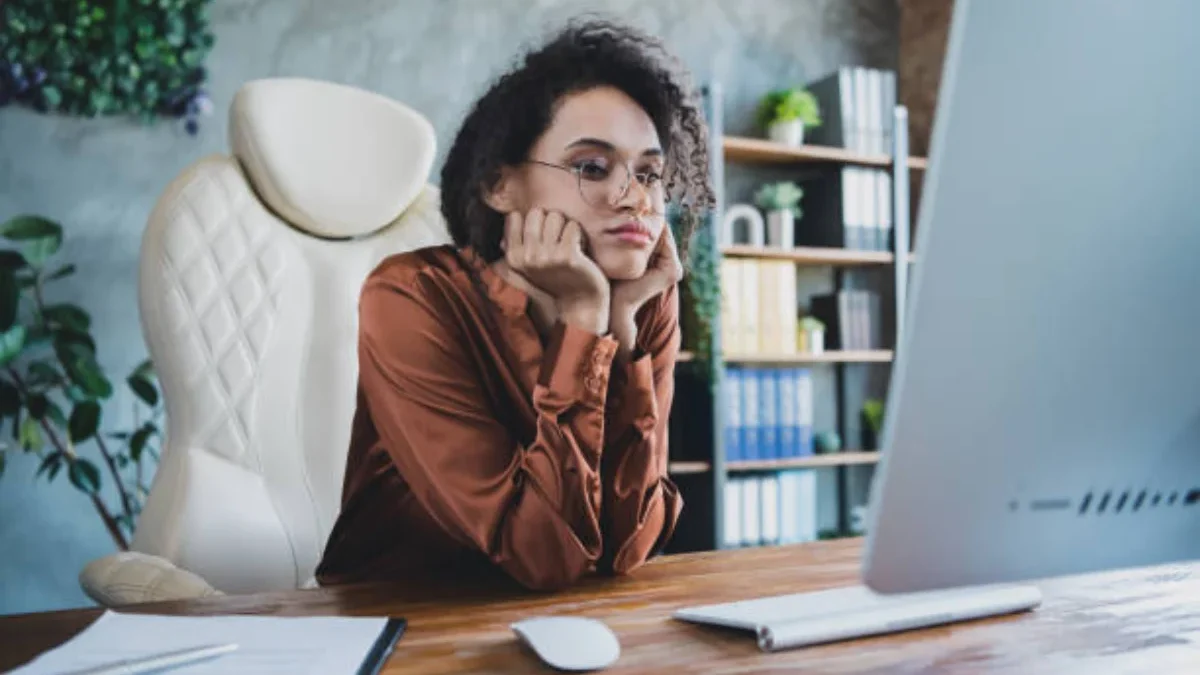 Apa yang Harus Dilakukan Saat Bosan di Kantor