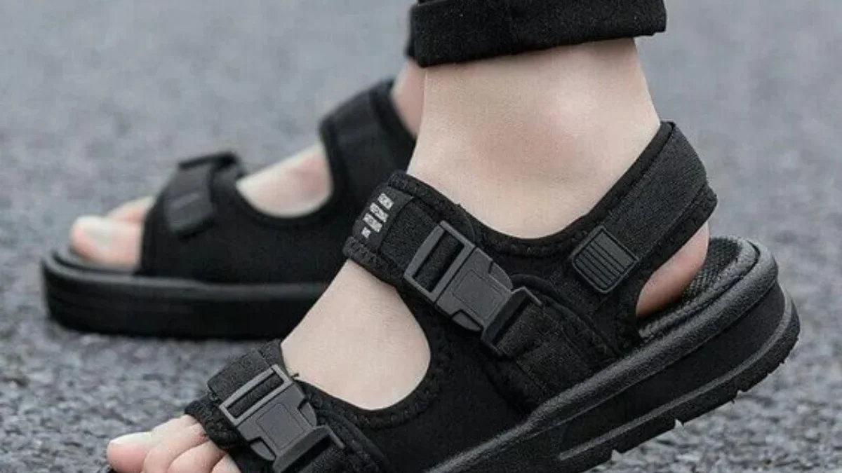 5 Merk Sandal Pria Paling Elegan: Tampil Keren Pada Saat Lebaran