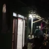 BOLONG: Sebuah rumah di Dusun Ciranten, RT 07, RW 10, Desa Buahdua terkena sambaran petir hingga menyebabkan g