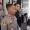 FOKUS: Kapolres Sumedang AKBP Joko Dwi Harsono saat diwawancara sejumlah wartawan, soal perkembangan kasus pen