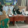 TERTIB: Pemerintah Kecamatan Cimanggung Kabupaten Sumedang saat melaksanakan pemantauan penyaluran Bantuan Lan