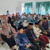 KHIDMAT: Para peserta saat berkumpul untuk mengikuti perlombaan, baru-baru ini.