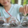 10 Tips Melatih Anak untuk Menabung Sejak Dini, Menumbuhkan Kebiasan Baik Sejak Kecil