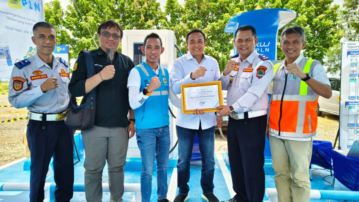 Tak Khawatir Mudik Dengan EV, PLN UP3 Sumedang Resmikan 2 SPKLU Tambahan Tak Khawatir Mudik Dengan EV, PLN UP3 Sumedang Resmikan 2 SPKLU Tambahan