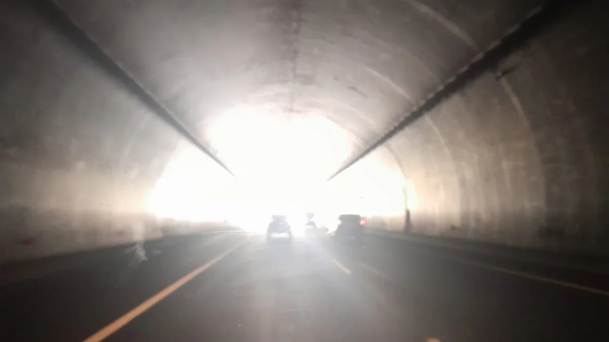 Pemudik Kaget Masuk Twin Tunnel Gelap Gulita