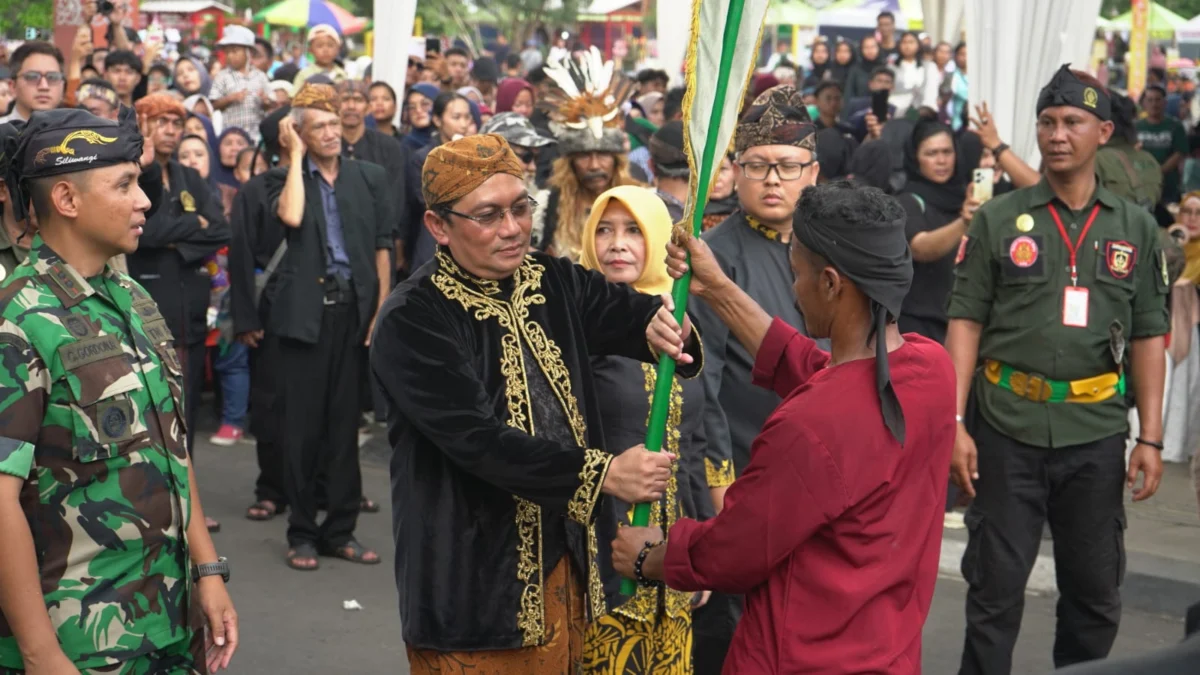 BENILAI EKONOMI: BUMDESMa Rusa Emas Rancakalong yang mengelola gedung Geoteater.