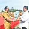 RESMI: Herman Suryatman saat menyerahkan jabatan (Sertijab) Pj Bupati Sumedang ke Yudia Ramli digelar saat ap